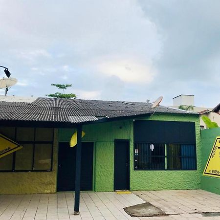 בומבינאס Hostel Banana House מראה חיצוני תמונה