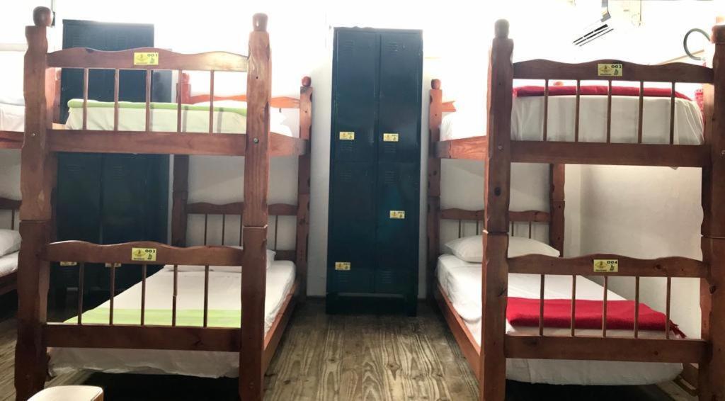 בומבינאס Hostel Banana House מראה חיצוני תמונה